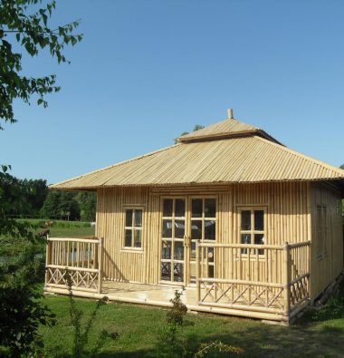 Bamboe hut verhuur