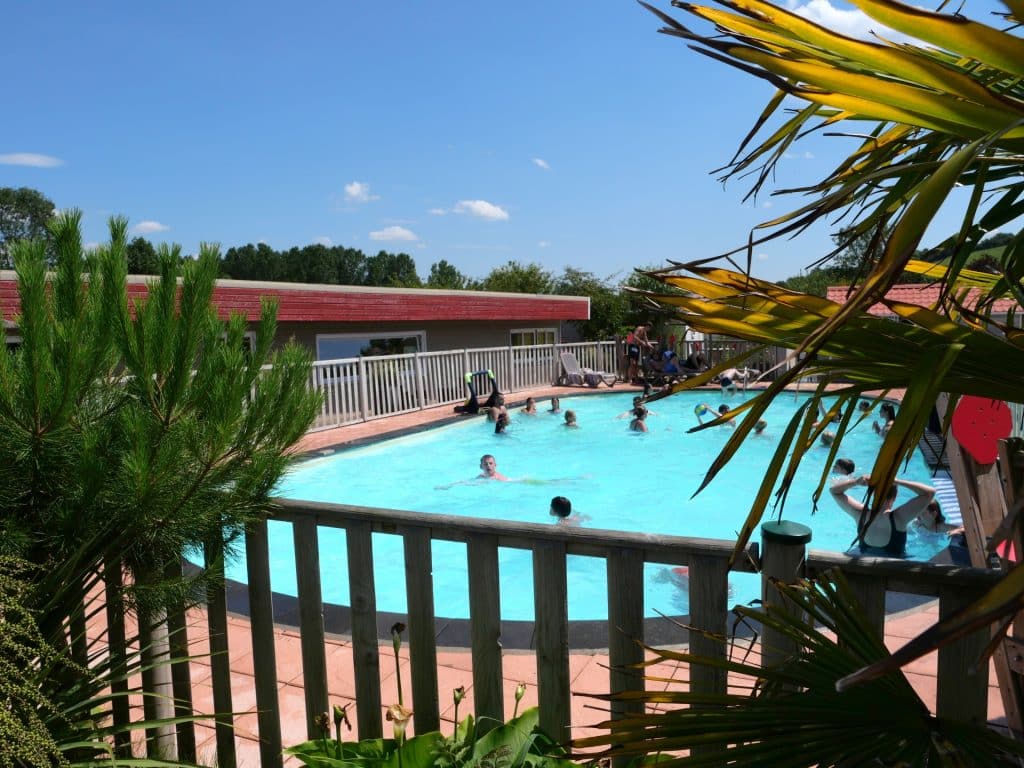 Vakantiegangers in het zwembad - Camping le Marqueval Veules-les-Roses