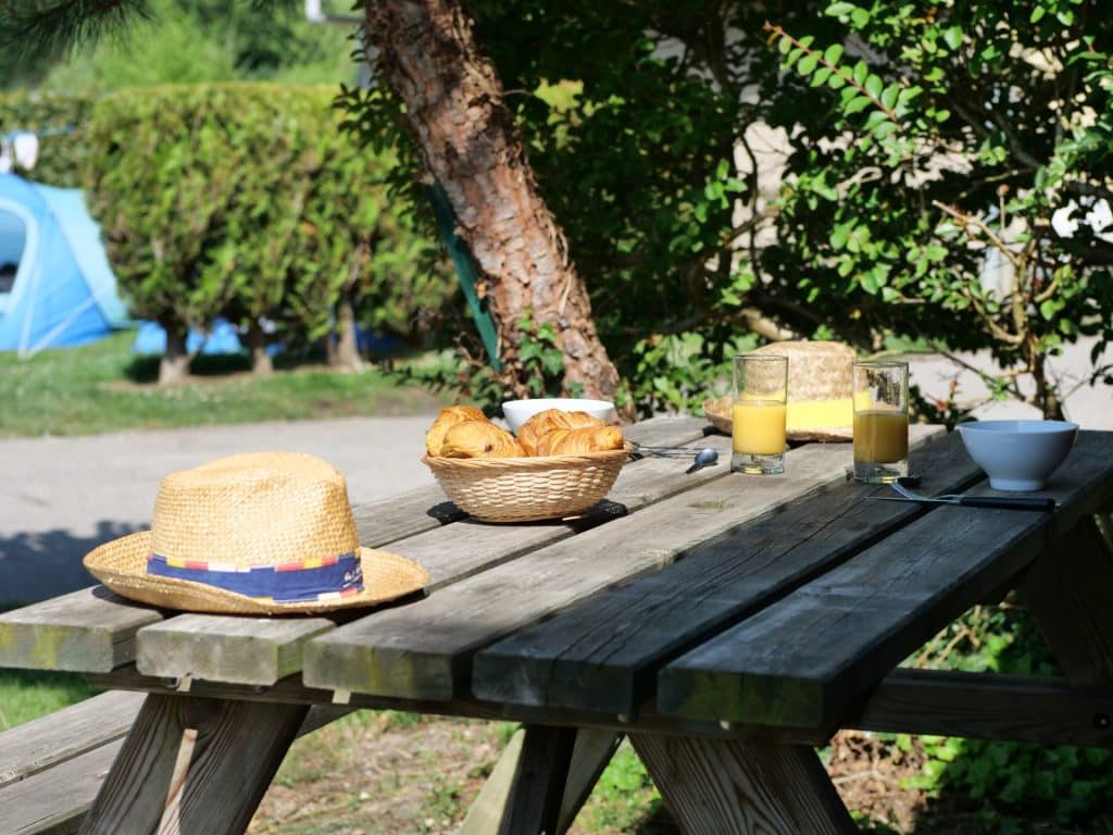 Ontbijten op camping Marqueval in Normandië - Wat te doen in Normandië
